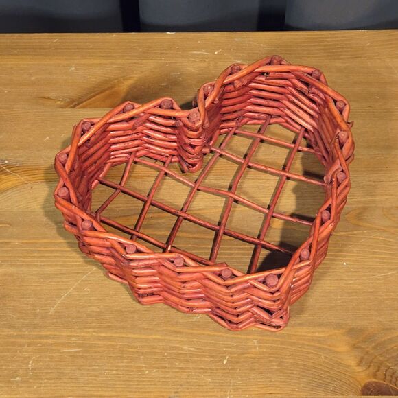 Red Heart Wicker Basket, 9" VTG? - Picture 2 of 6